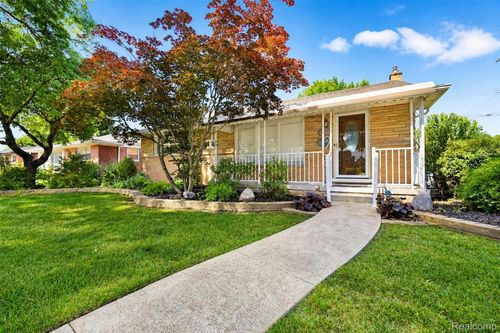 6627 Hawthorne St, Garden City, MI, 48135-2096 | Card Image