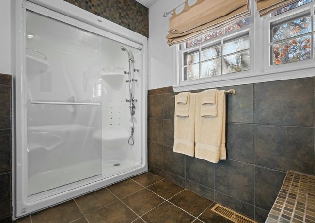 Ensuite Bathroom | Image 16