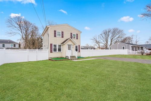 130 Smith Street, Islip, NY, 11706 | Card Image