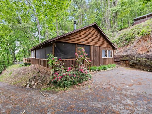 237 Biltmore Cir, Bryson City, NC, 28713-1589 | Card Image