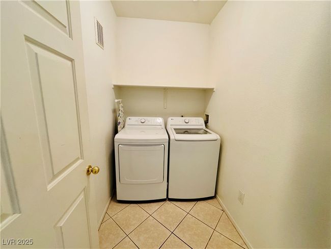 UNIT-1325 - 833 Aspen Peak Loop, Condo with 2 bedrooms, 2 bathrooms and null parking in Henderson NV | Image 12