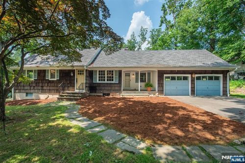 8 Haring Dr, Old Tappan, NJ, 07675-7323 | Card Image