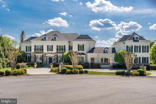 9113 Dara Ln, GREAT FALLS, VA, 22066-2200 | Card Image