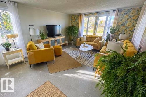 5301 54 St, Clyde, AB, T0G0B5 | Card Image