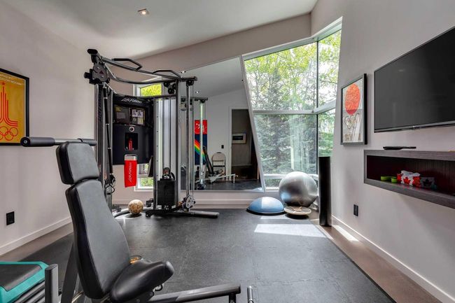 25 Posthill Drive Sw, House other with 4 bedrooms, 4 bathrooms and 8 parking in Calgary AB | Image 37