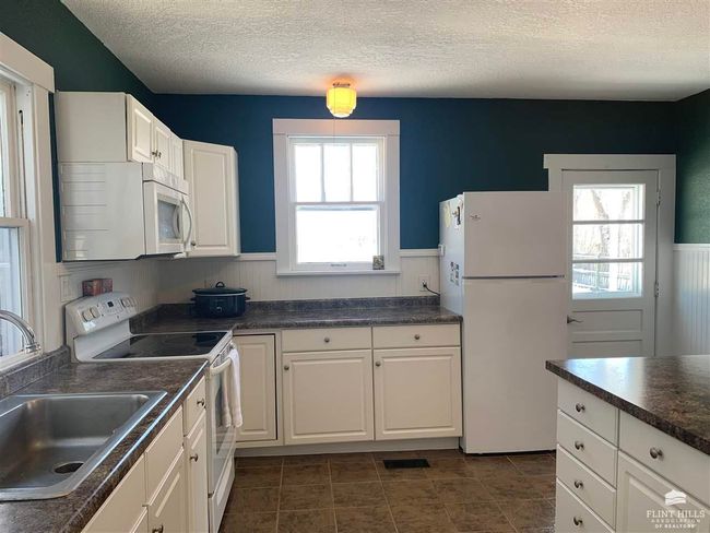 708 S Cedar St, House other with 3 bedrooms, 3 bathrooms and null parking in Abilene KS | Image 26