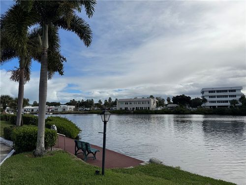 apt-j3-2800 Indian River Blvd, Vero Beach, FL, 32960-5255 | Card Image