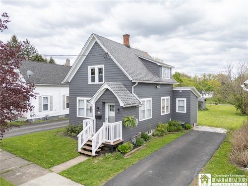 427 Bucknor St, Dunkirk, NY, 14048-3122 | Card Image