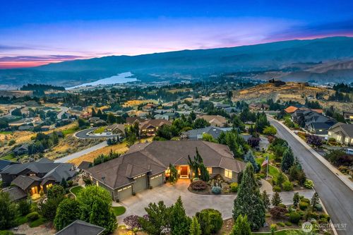 110 E Mountain Brook Ln, Wenatchee, WA, 98801-9159 | Card Image