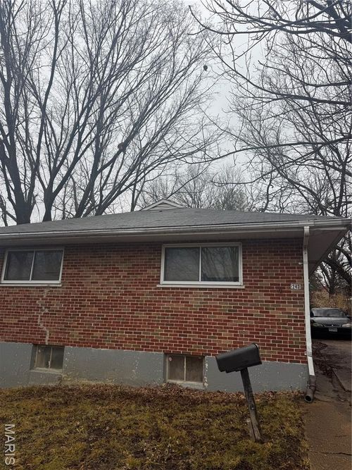 243 Chambers Rd, Saint Louis, MO, 63137-3932 | Card Image