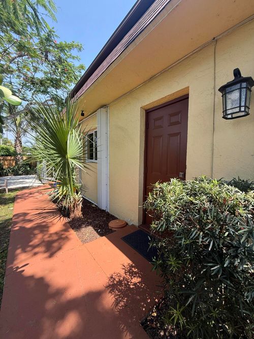 studio-803 Ne 2nd Ave, Delray Beach, FL, 33444-4018 | Card Image