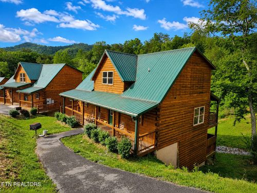 2933 Fiddlers Creek Way, Pigeon Forge, TN, 37863-5101 | Card Image