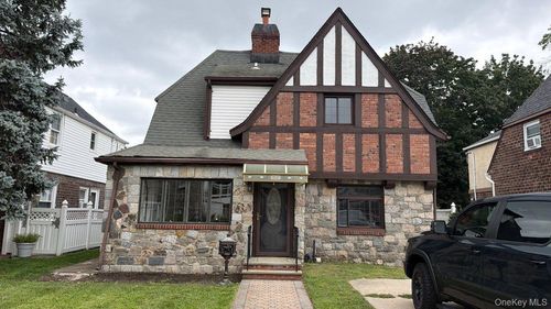 54 Surrey Ln, Hempstead, NY, 11550-3530 | Card Image