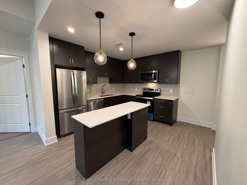 209-121 Mary St, Creemore, ON, L0M1G0 | Card Image