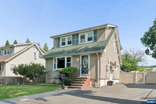 44 E Quackenbush Ave, Dumont, NJ, 07628-3006 | Card Image