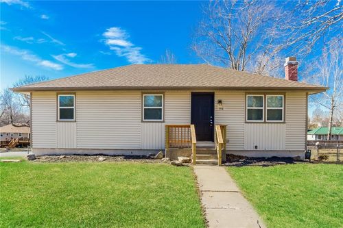 1914 Willow St, Higginsville, MO, 64037-1446 | Card Image