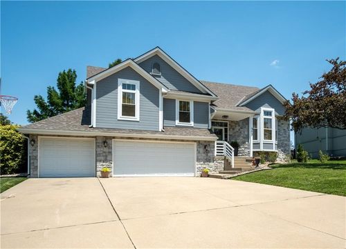 303 Shoreview Dr, Raymore, MO, 64083-9074 | Card Image