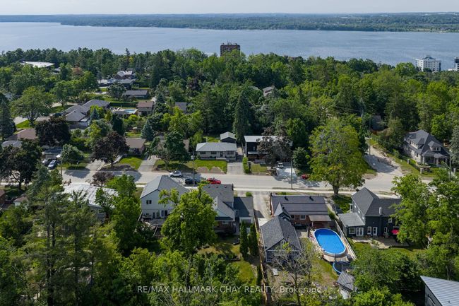 39 Eugenia St, House other with 5 bedrooms, 2 bathrooms and 4 parking in Barrie ON | Image 44