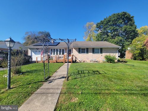 704 Gobin Dr, CARLISLE, PA, 17013-1511 | Card Image