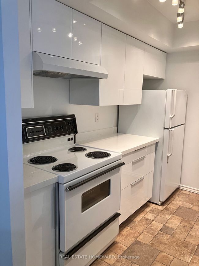 417 - 1001 Bay St, Condo with 2 bedrooms, 1 bathrooms and 1 parking in Toronto ON | Image 4