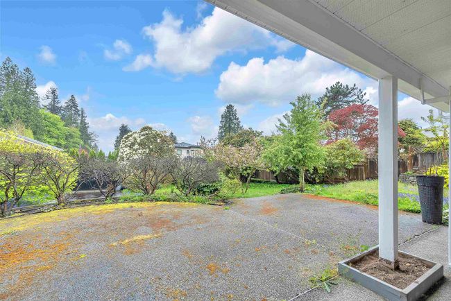 1386 Lawson Avenue, House other with 4 bedrooms, 2 bathrooms and 5 parking in West Vancouver BC | Image 32
