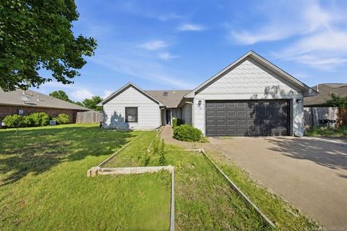 319 Mockingbird Ln, Stillwater, OK, 74074-8322 | Card Image