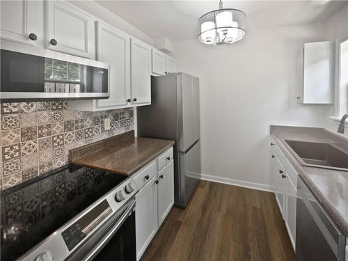 806 Brighton Pt, Sandy Springs, GA, 30328-1371 | Card Image