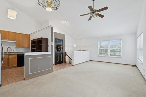 14c-1025 Castleshire Dr, Woodstock, IL, 60098-3169 | Card Image