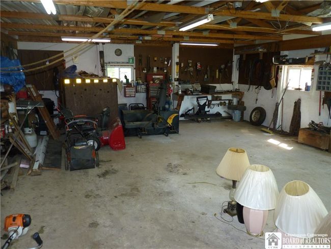Left side of the garage | Image 26