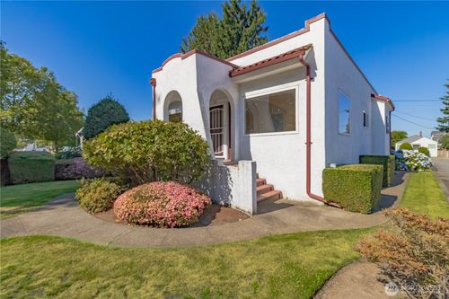 617 Burnett Ave S, Renton, WA, 98057-2528 | Card Image