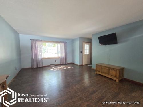 704 W South St, Jefferson, IA, 50129-2327 | Card Image