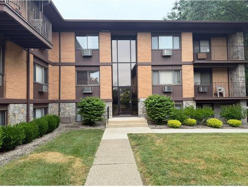 65-10 Oakwood Ter, New Windsor, NY, 12553-7733 | Card Image