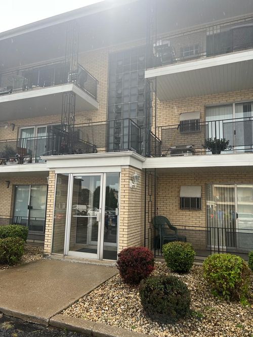 apt-1sw-9407 S Roberts Rd, Hickory Hills, IL, 60457-2146 | Card Image