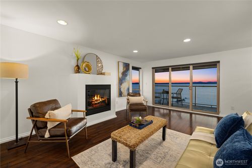 apt-402-3633 Beach Dr Sw, Seattle, WA, 98116-2750 | Card Image
