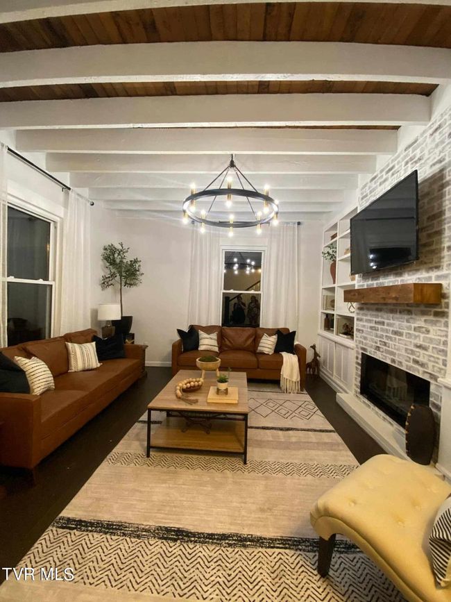 Living | Image 7