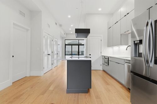 101a-421 High St, Medford, MA, 02155-3691 | Card Image