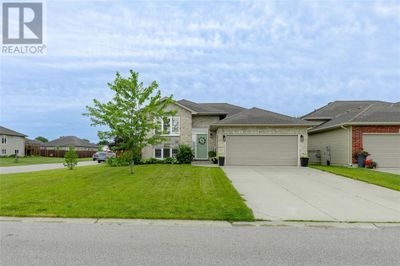 4052 Applewood Dr, House other with 5 bedrooms, 3 bathrooms and null parking in Petrolia ON | Image 3