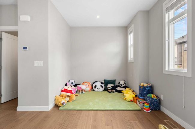 831 85 St Sw, Home with 4 bedrooms, 3 bathrooms and 2 parking in Calgary AB | Image 16
