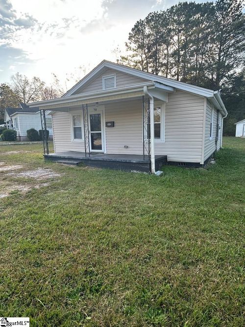 104 Hunter St, Abbeville, SC, 29620-2702 | Card Image