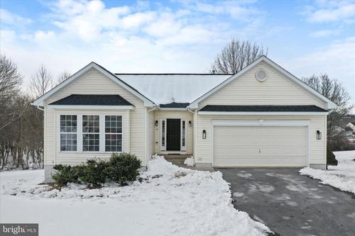 17 Hook Dr, MARTINSBURG, WV, 25405-5193 | Card Image