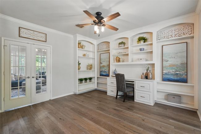 front living area/office | Image 15
