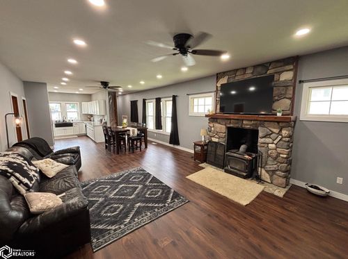 315 7th St, Gladbrook, IA, 50635-7750 | Card Image