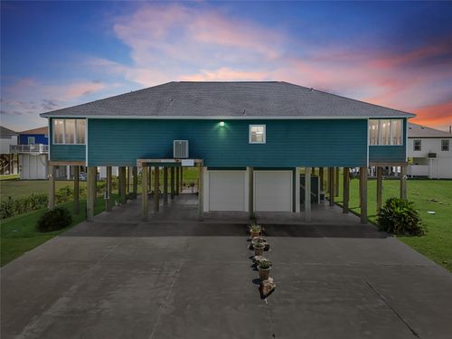 172 Ocean View Dr, Crystal Beach, TX, 77650 | Card Image