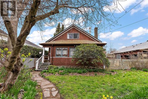 9616 Sixth St, Sidney, BC, V8L2W2 | Card Image