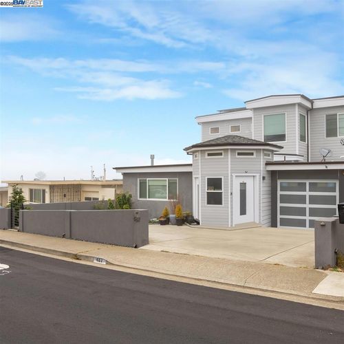 487 Manor Dr, Pacifica, CA, 94044-2009 | Card Image