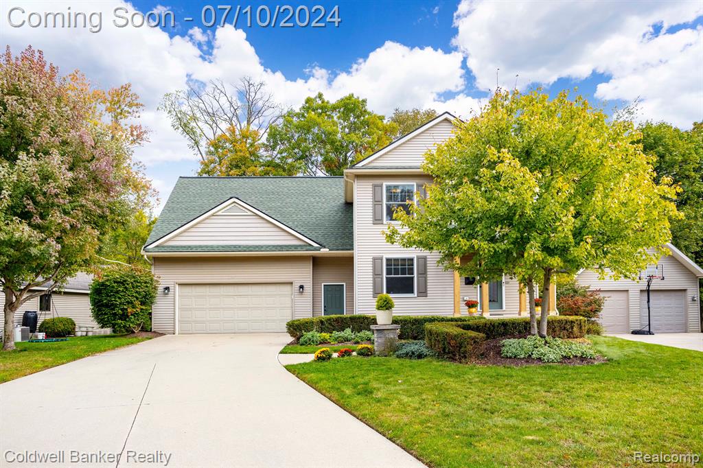 Orchard Dr, Northville, MI 48167