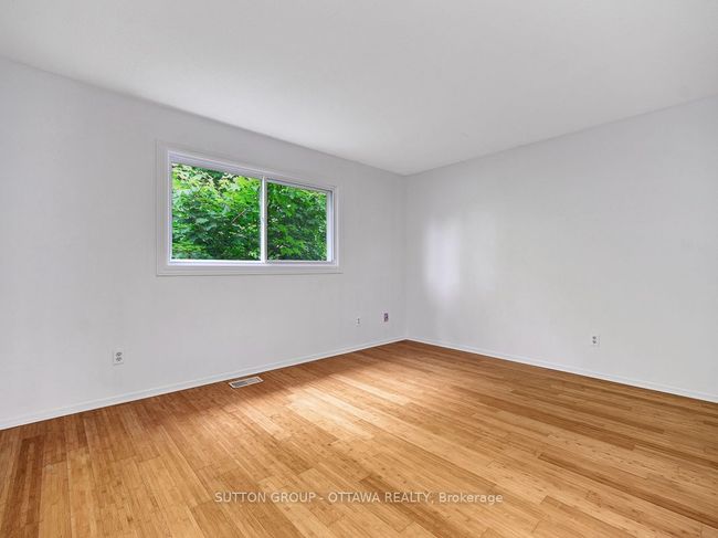 1112 St Germain Cres, House other with 4 bedrooms, 2 bathrooms and 2 parking in Orleans ON | Image 35