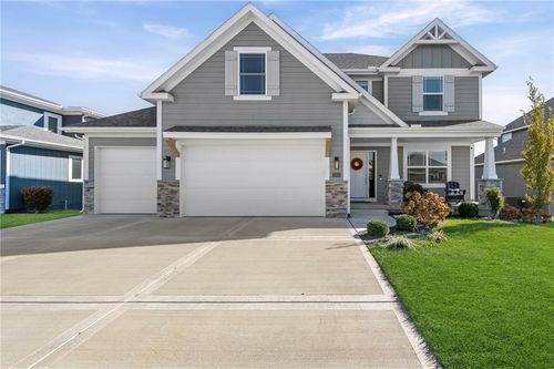 7613 Tullis Ave, Kansas City, MO, 64158-4400 | Card Image