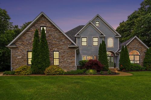 8638 Weeping Pine Ln, Kalamazoo, MI, 49009-6738 | Card Image