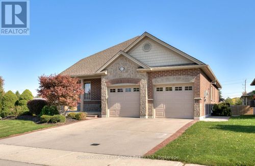 211 Sunset Drive, West Perth (Mitchell), ON, N0K1W0 | Card Image